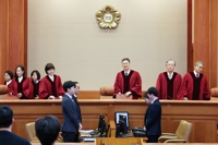 헌재 韓탄핵심판 '네갈래' 나뉜 재판관들…尹사건은 몇 대 몇?