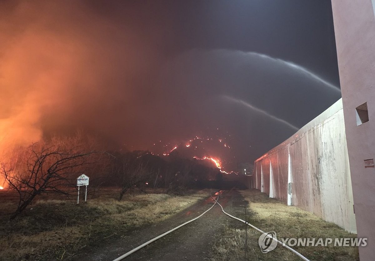 山火事で受刑者も避難