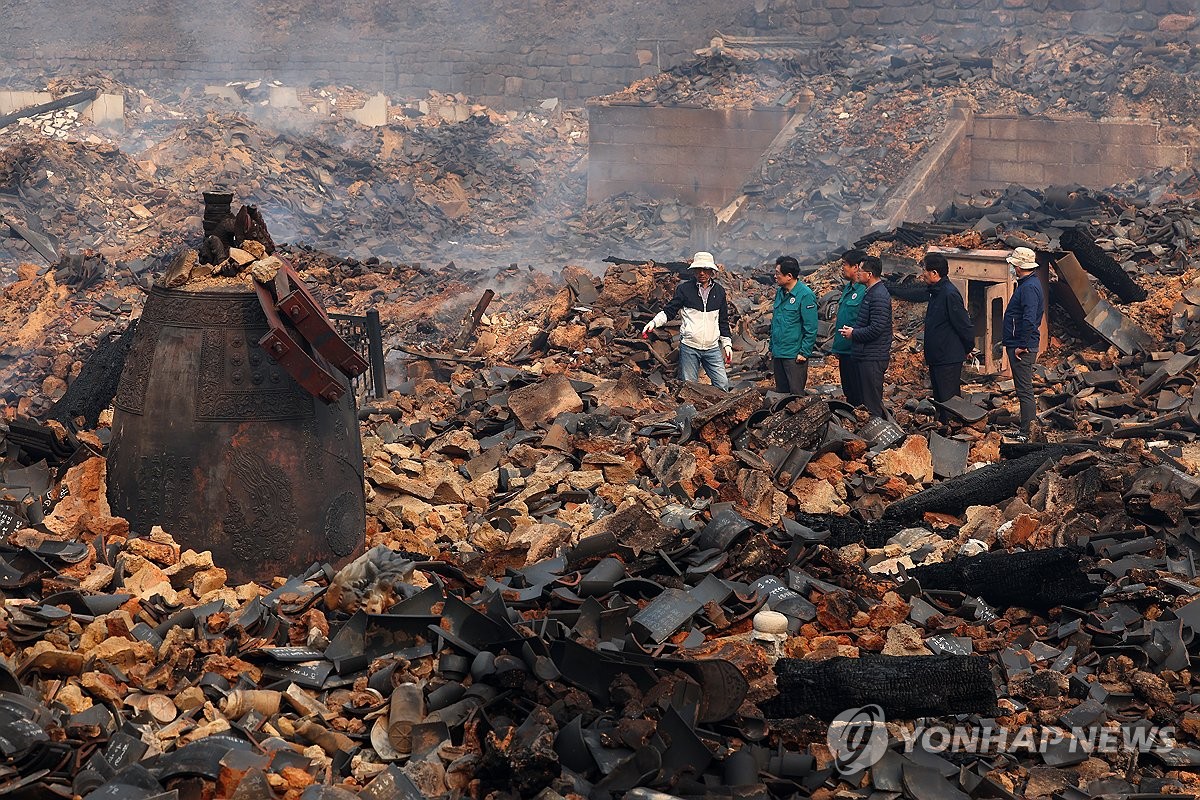 산불로 잿더미 된 고운사 연수전, 보물 지정 해제 여부…