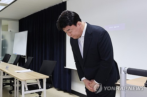 Celeb chef Baek Jong-won says will stop TV appearances to focus on franchise biz