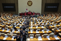與, 본회의서 3대 특검법·검사징계법 처리 시도…野 반발