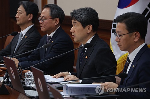 Acting president urges efforts for fair election in 1st Cabinet meeting