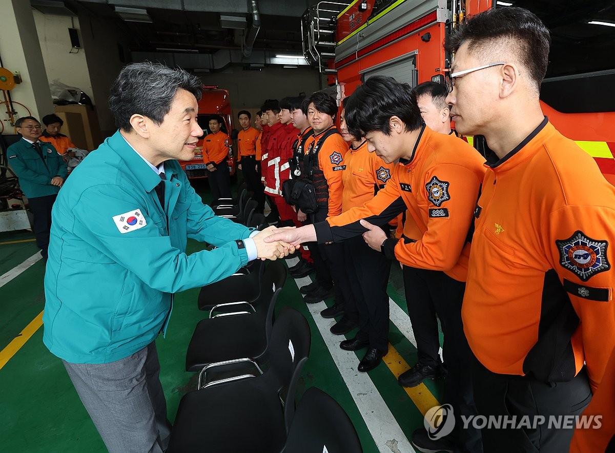 이주호 권한대행, 어린이날 연휴 대비 치안·소방현장 점검