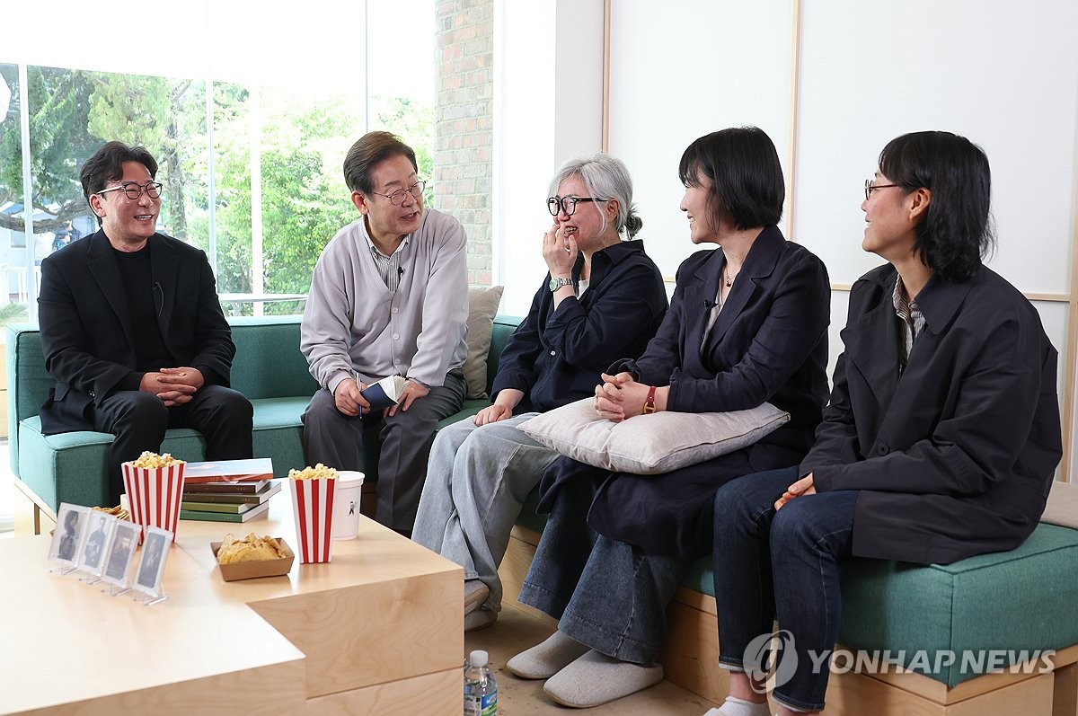 간담회 하는 이재명 후보