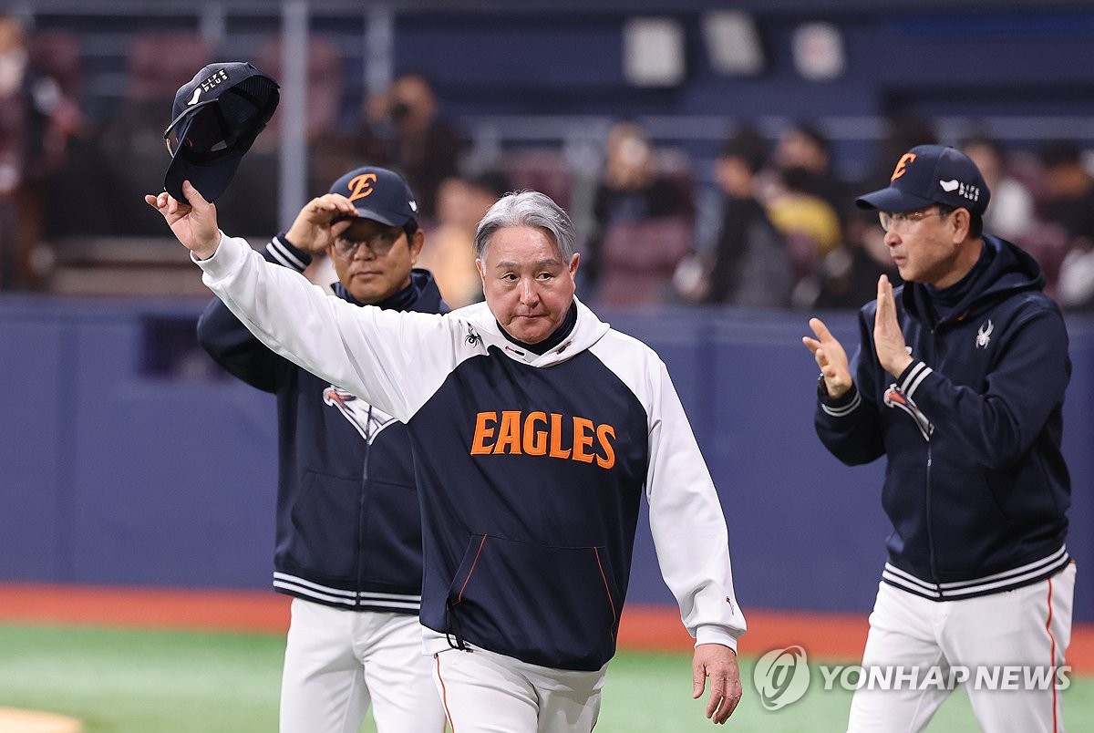 김경문 감독, 관중에게 감사 인사