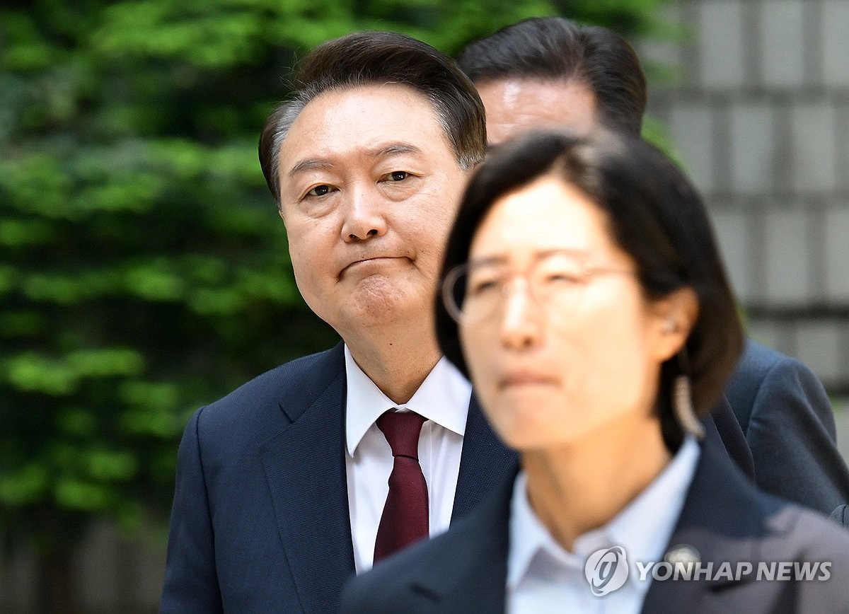 윤석열 공개 출석 법원 향하는 모습