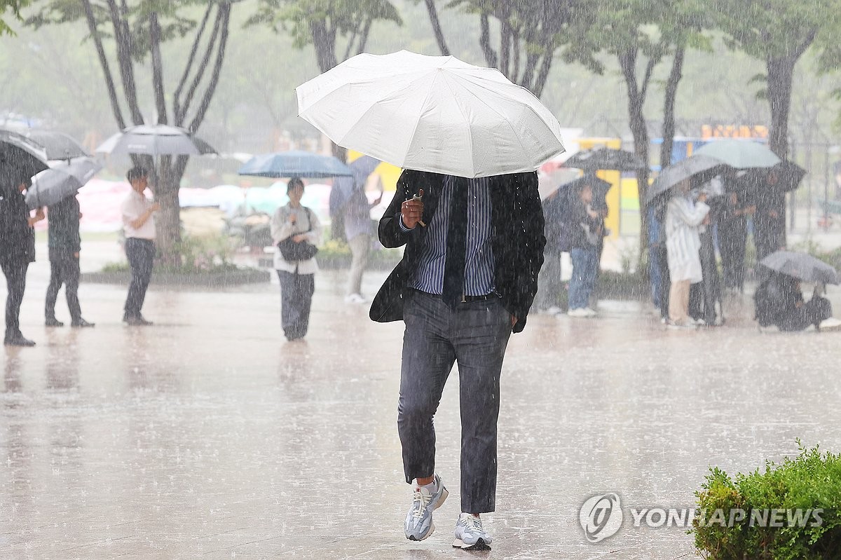 [날씨] 내륙 곳곳 소나기…일교차 크고 낮 최고 28도