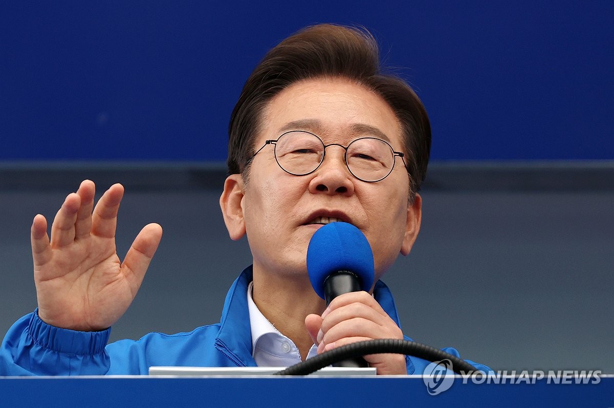 [속보] 이재명 "개헌, 다음 지방선거나 총선에서 국민 뜻 물을 수 있어"