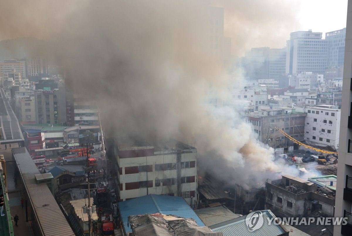 서울 중구 노후상가 건물 화재로 1명 경상…을지로 교통통제(종합)