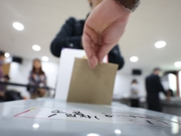 "대치동서 사전투표 두 번 했다" 신고…경찰, 수사 착수