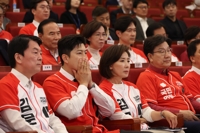 침묵 속 한숨 새어나온 국힘 상황실…"상당히 많은 차이 아쉽다"