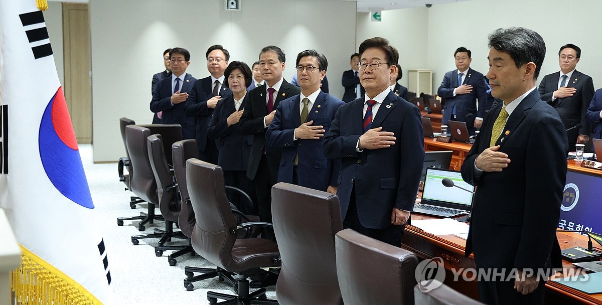 이재명 대통령, 국무회의 국민의례