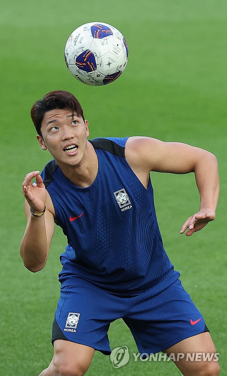 훈련하는 황희찬