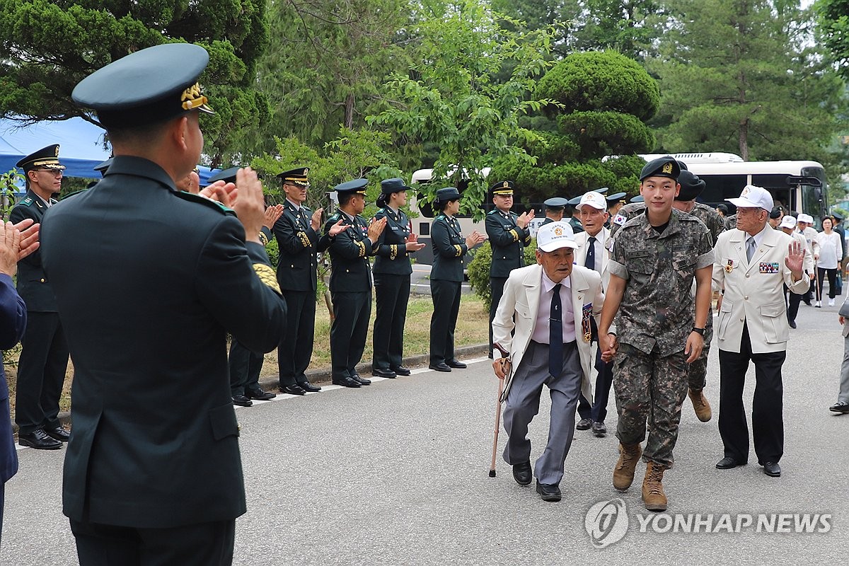 육군 32사단 호국보훈의 달 맞아 참전용사·주민 초청행사