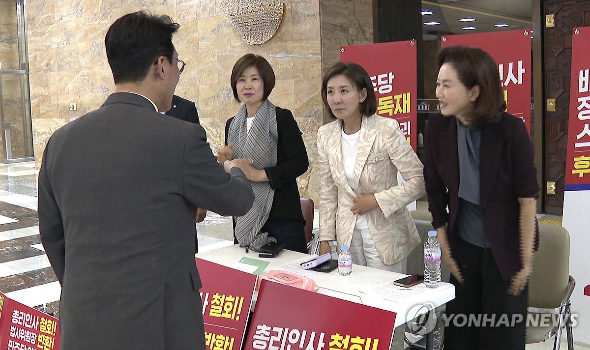 나경원 농성장 찾은 김민석…金 "단식 아냐?" 羅 "단…