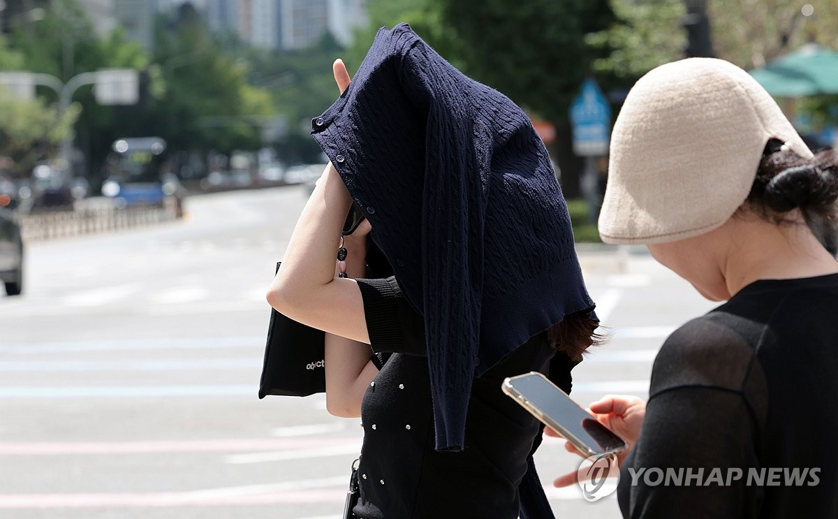 '닷새째 폭염' 전남서 가축 3만여마리 폐사…온열질환도…