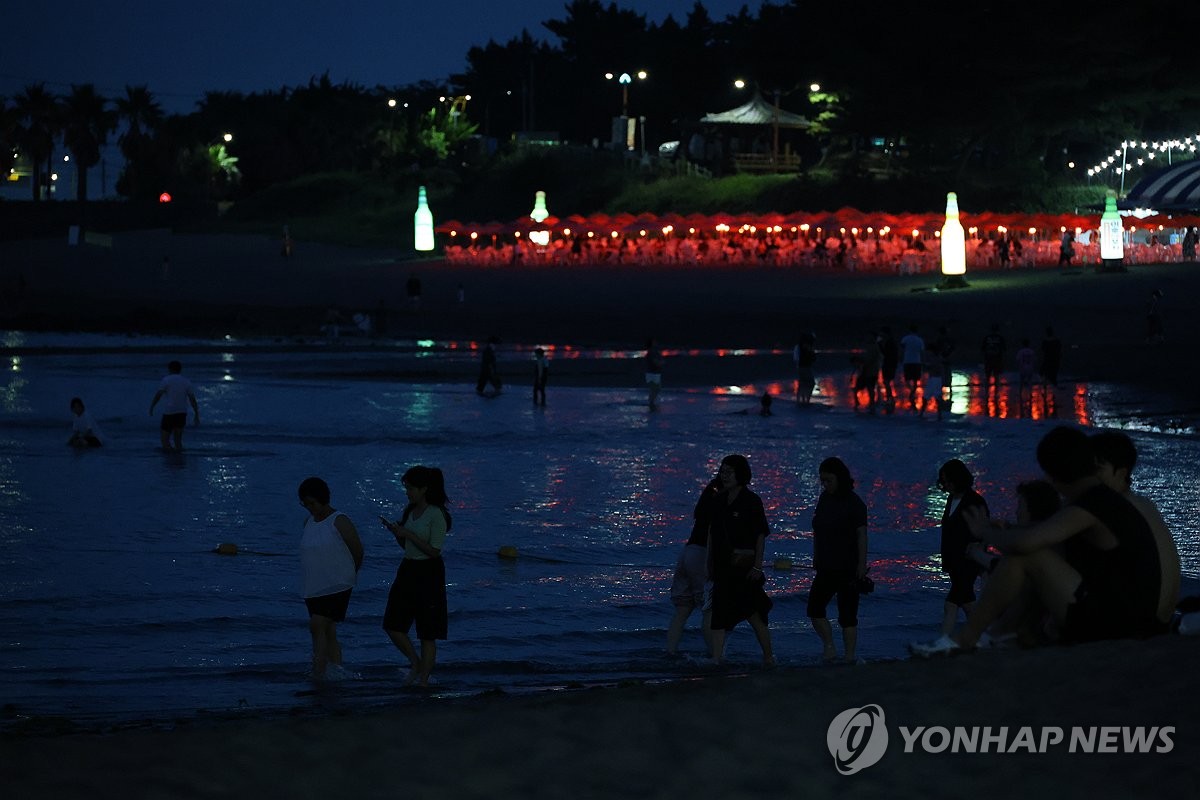 '더위로 잠 못드는 밤'…제주 곳곳서 열대야 이어져