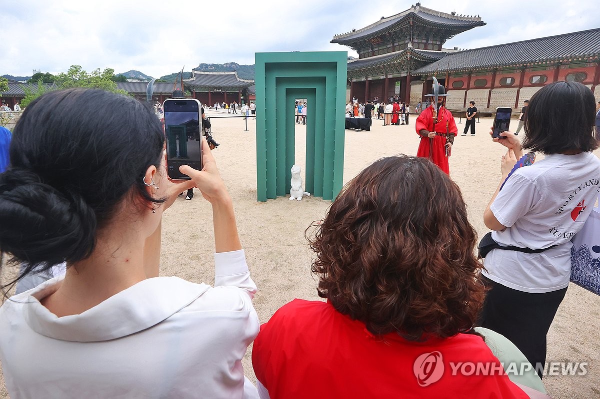 경복궁에 설치된 5개 조형물…"보고, 듣고, 함께 생각…