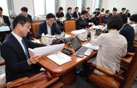 與, 李정부 첫 추경안 국회 예결소위서 단독처리…野, 반발 퇴장