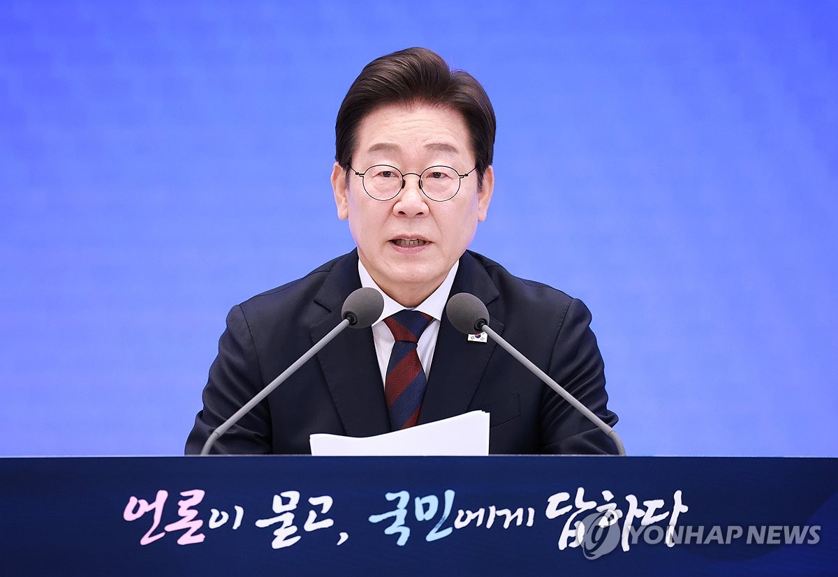 [속보] 李대통령 "3대 특검, 내란 종식·헌법질서 재건 핵심역할 기대"