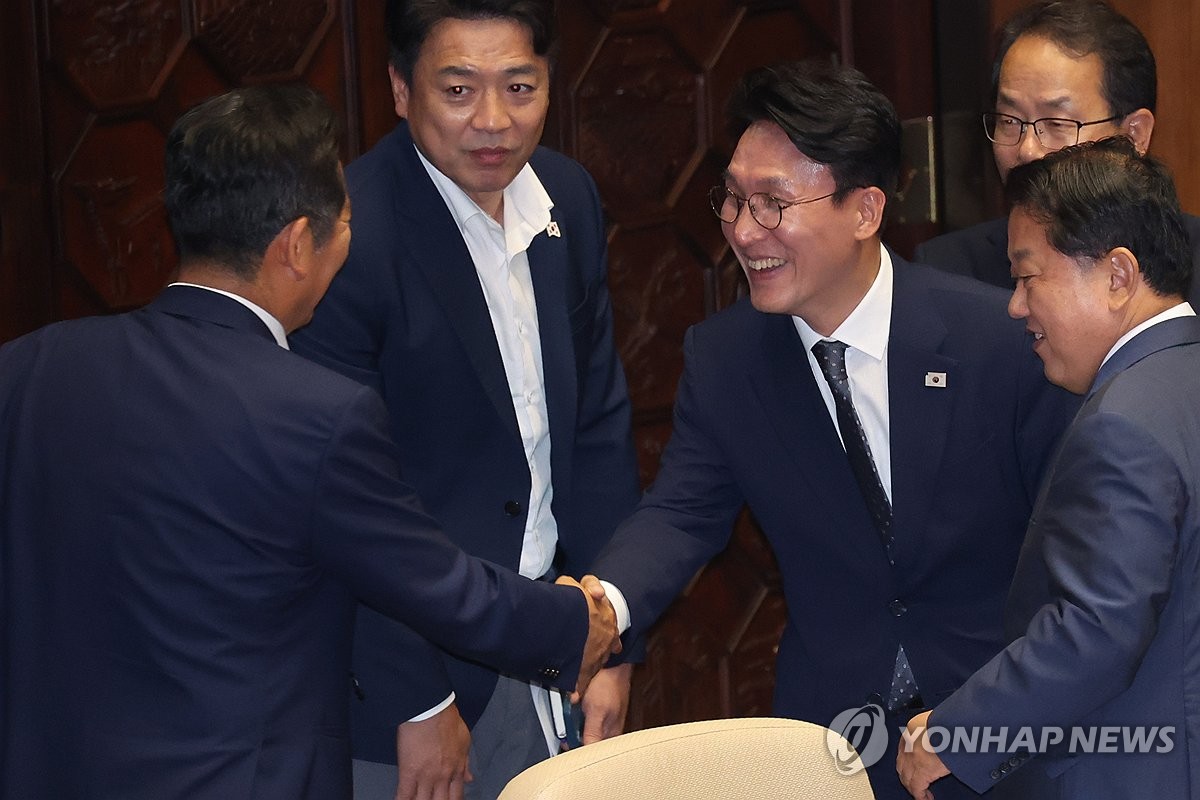 김민석 초대 총리 "제1과제는 폭정세력이 만든 경제위기…