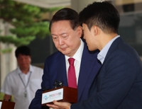 (2nd LD) Ex-President Yoon questioned over alleged attempt to block arrest warrant execution