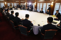 당정 "물가안정에 수단 총동원…가공식품 인상률 최소화 검토"