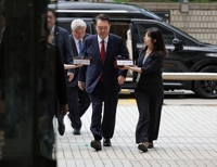 (LEAD) Ex-President Yoon attends court hearing on his potential arrest