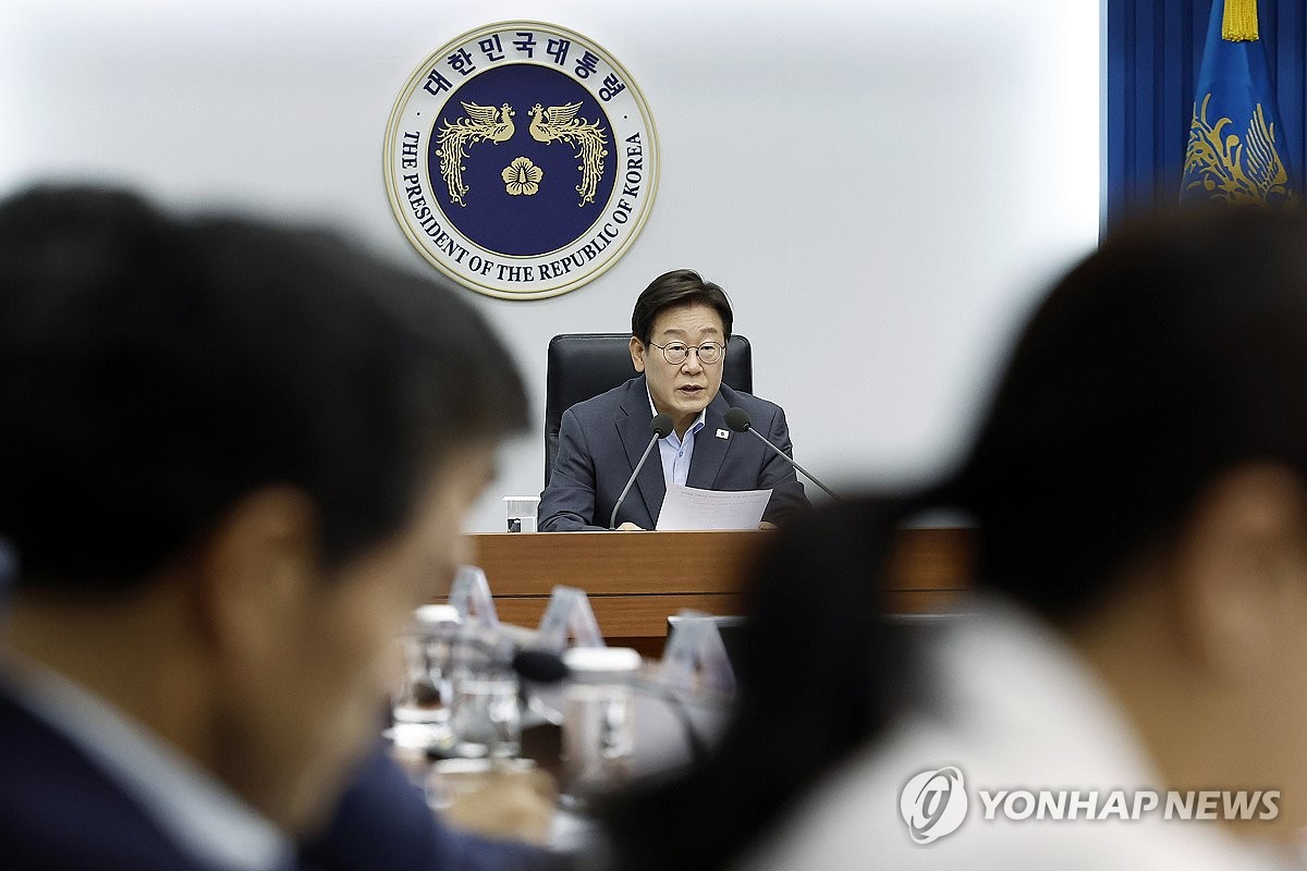 李대통령 "무더위쉼터 실태 신속 점검…산업현장 감독관 …