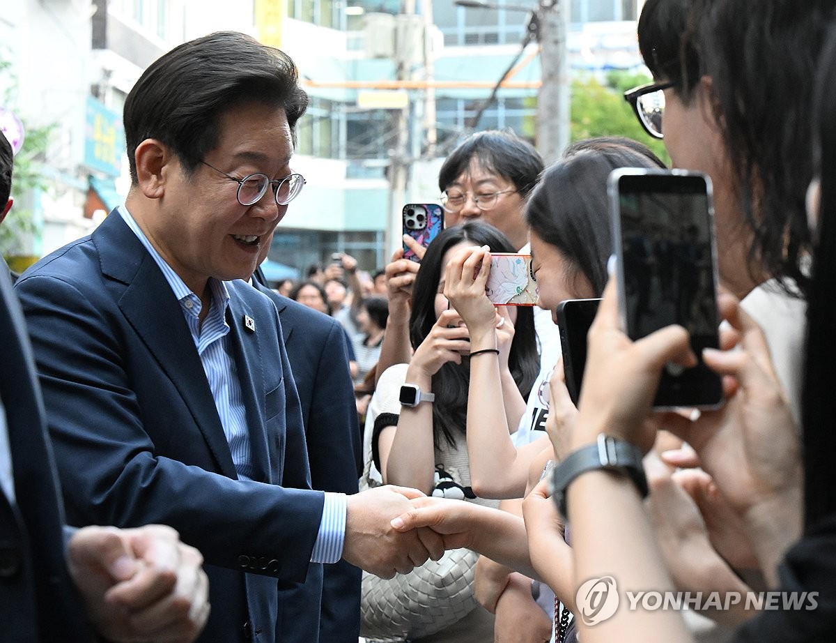 李대통령 "친위쿠데타 반민주 폭거…국민이 기어코 희망 …