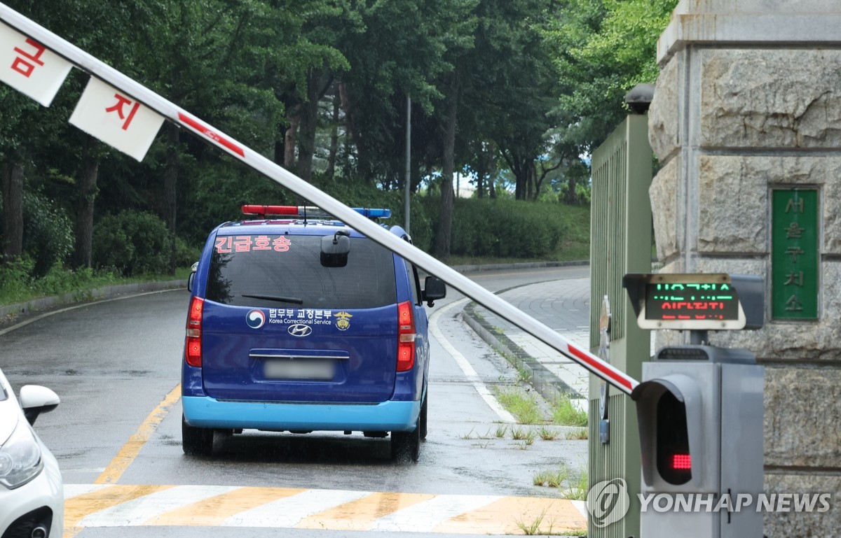 [속보] 특검 "내일 오후2시까지 尹 데려오라 구치소 …