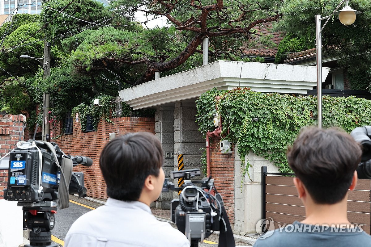 김건희특검, 건진법사·변호인 압수수색…선물·청탁의혹 수사(종합)