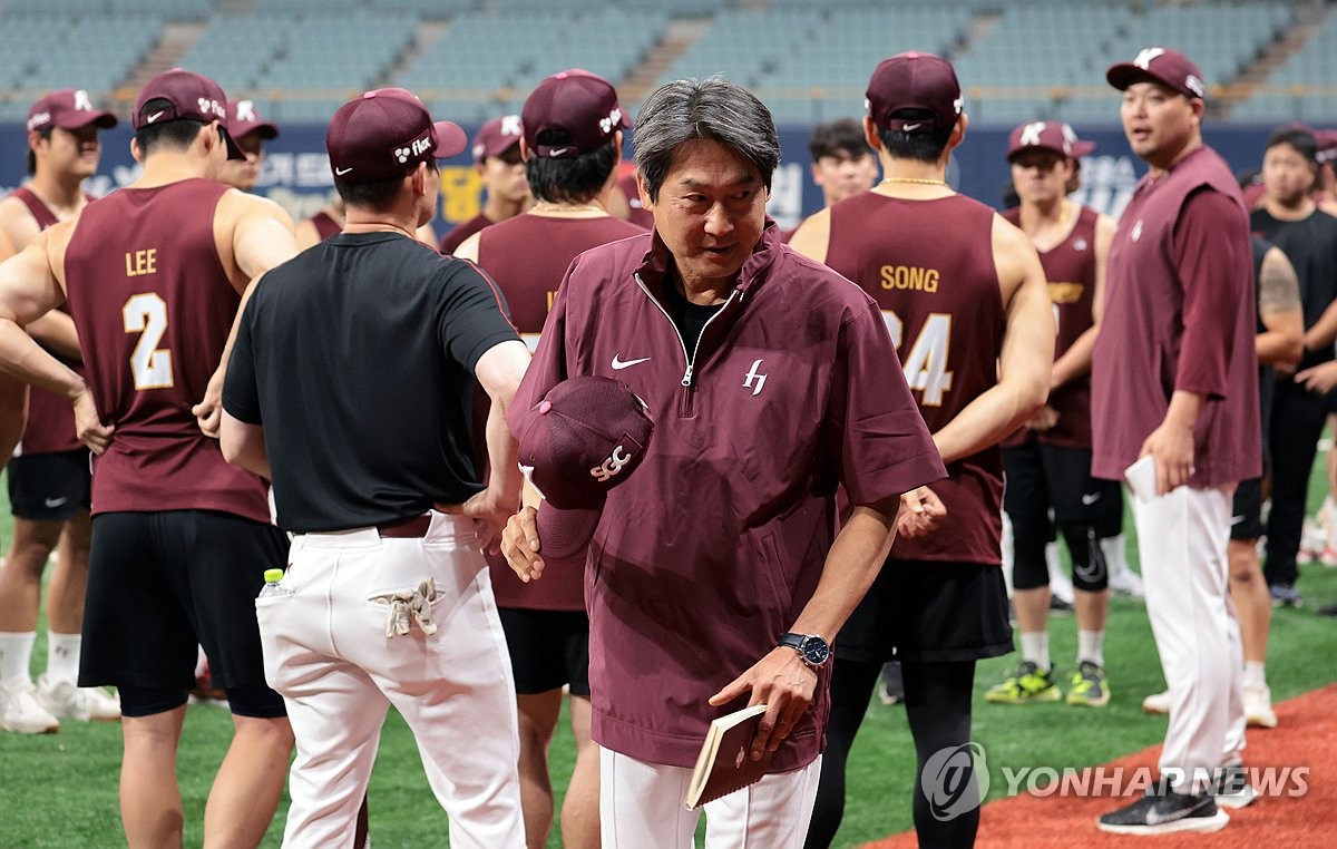 선수단과 상견례 마친 설종진 키움 감독대행