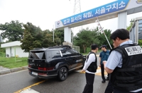  김건희특검, 尹 체포 재시도…서울구치소 진입