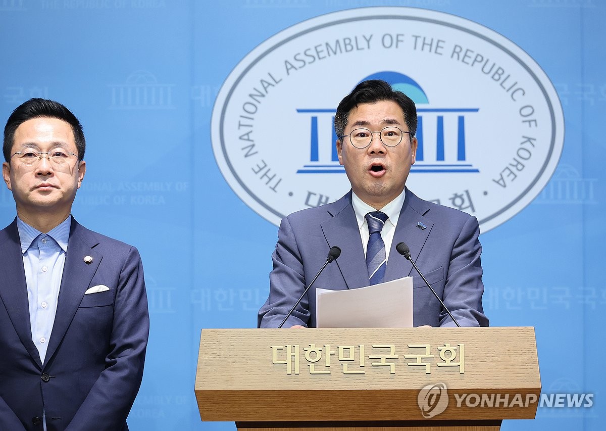 정청래 "당겨야"·박찬대 "중단해야"…폭우에 경선 일정 신경전(종합)