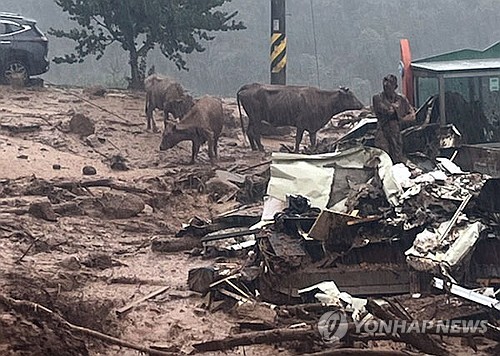 2nd LD) Death toll rises as heavy rains cause landslide; nat'l firefighting  mobilization order issued | Yonhap News Agency