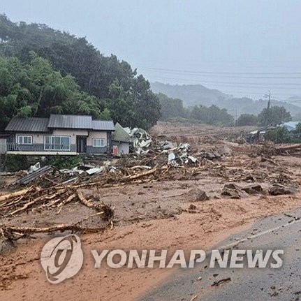 [속보] 중대본부장 "산사태 발생지역, 인력·자원 총동원 구조할 것"
