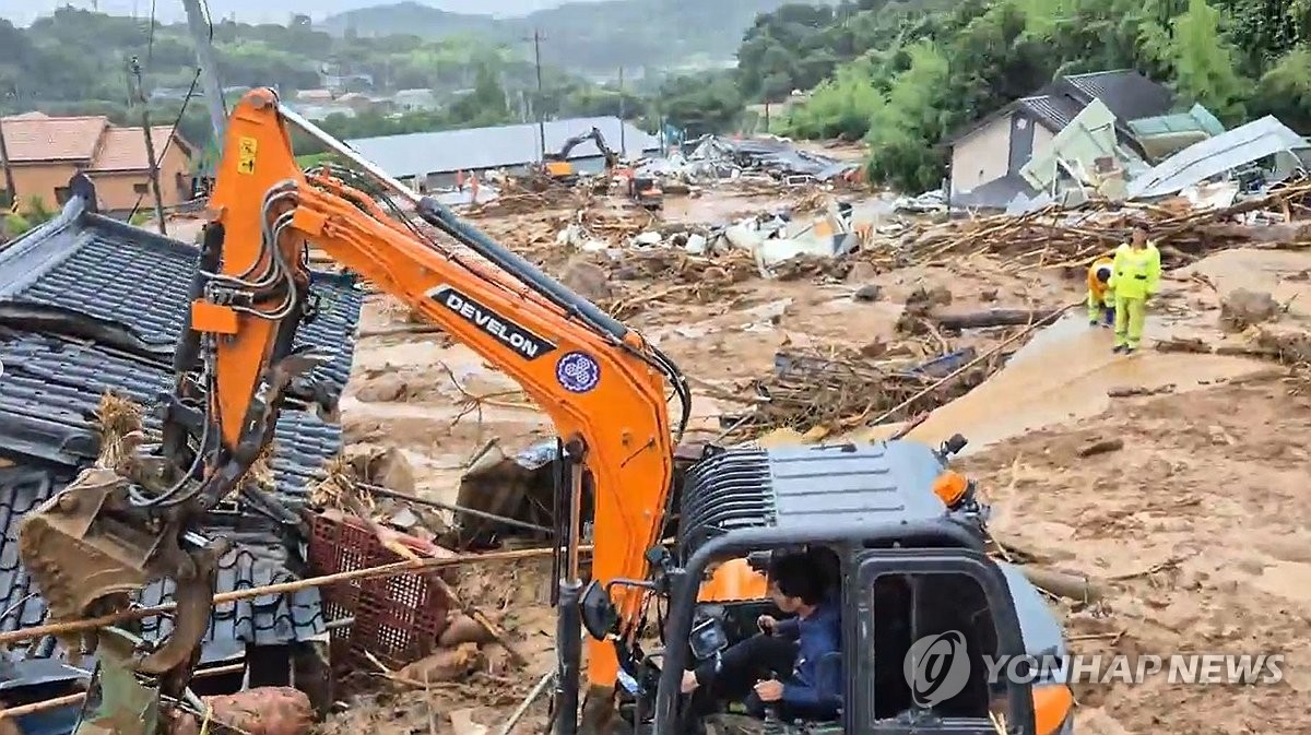 [속보] 집중호우로 경남서 사망 3명, 심정지 2명, …