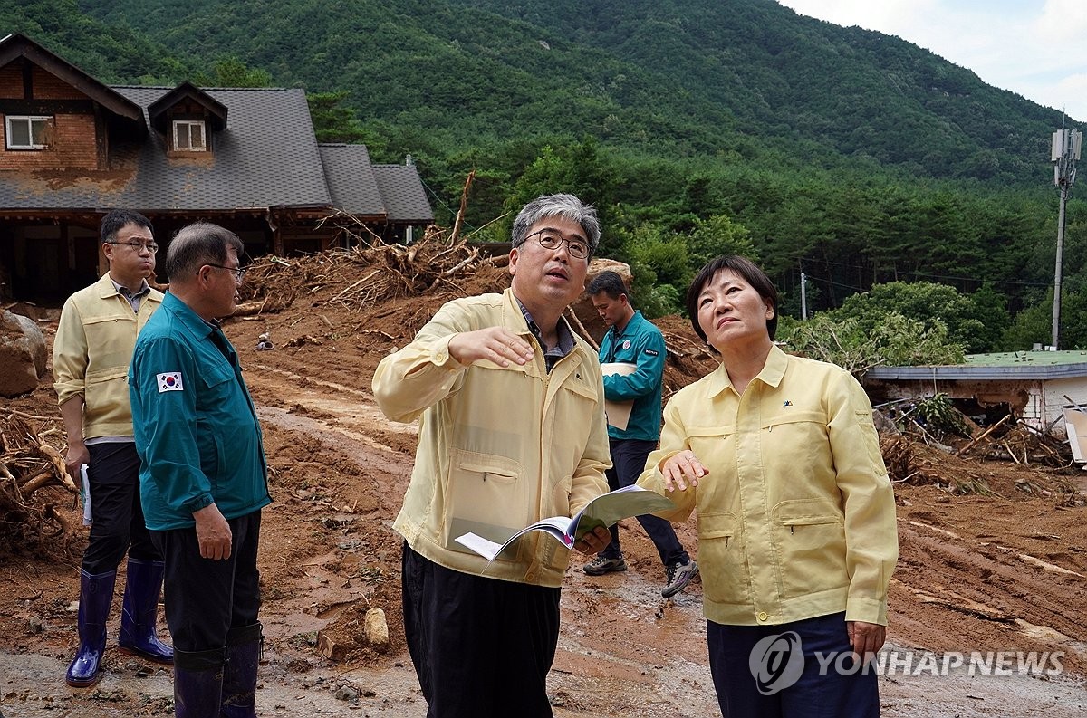 농식품 장관, 산사태 피해지역 긴급점검…"신속한 복구 …