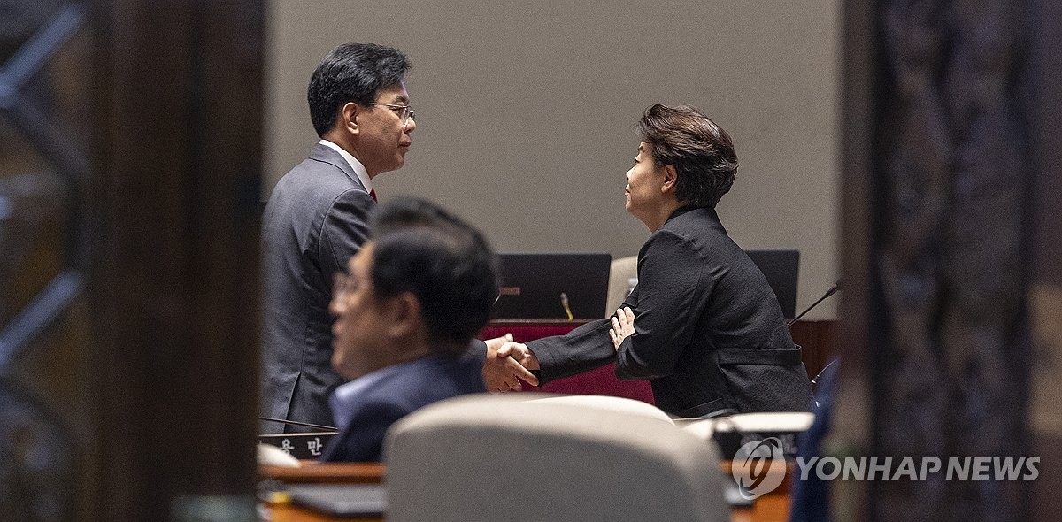 전대도 혁신안도 '탄핵 늪'에…국힘, 과거에 발목 잡혀…
