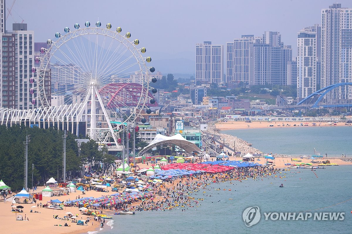 "한여름 즐긴다" 전국 해수욕장·도심 물놀이장 인산인해