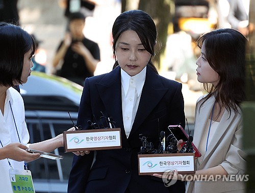  Jailed ex-first lady to appear for questioning by special counsel