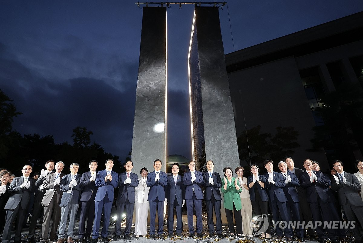 국회 독립기억광장 제막식…우의장 "무명 독립군에게 바친다"