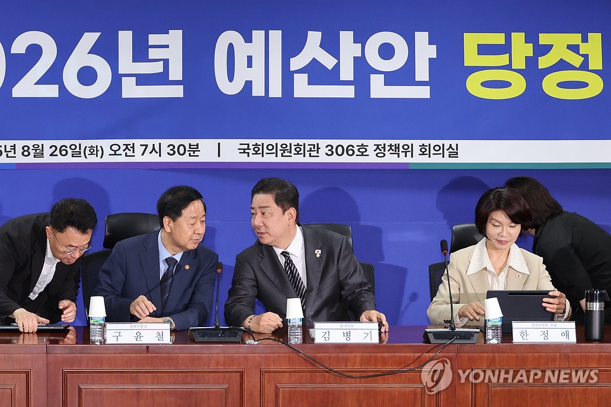당정, 예산안 협의…"R&D에 역대 최대 투자·재정 적극 역할"(종합)