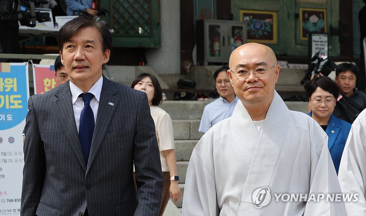조국 "수감 중 많이 배워"…강미정 탈당 질문엔 "다음 기회에"
