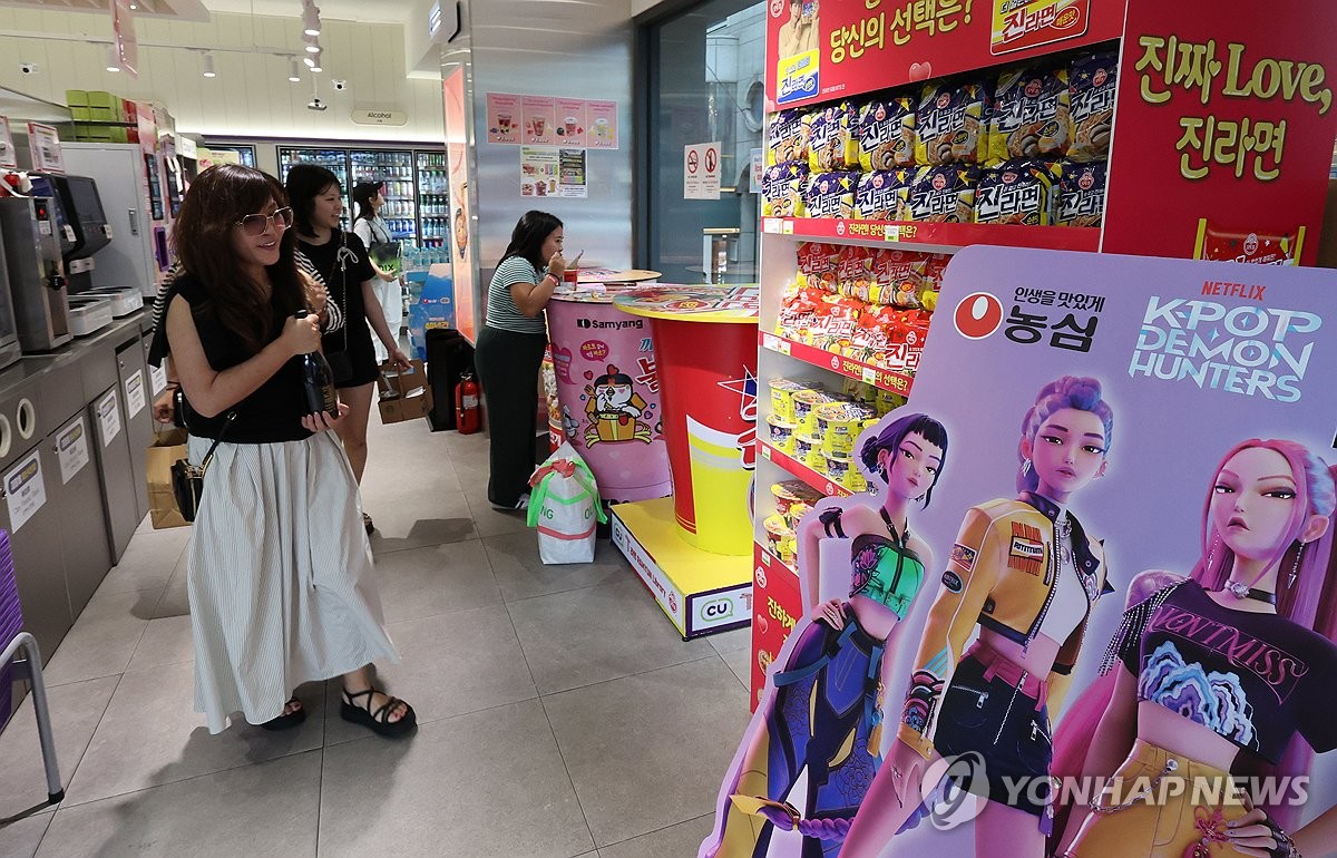 KPOPガールズ！」人気でコンビニも売り上げ増 | 聯合ニュース