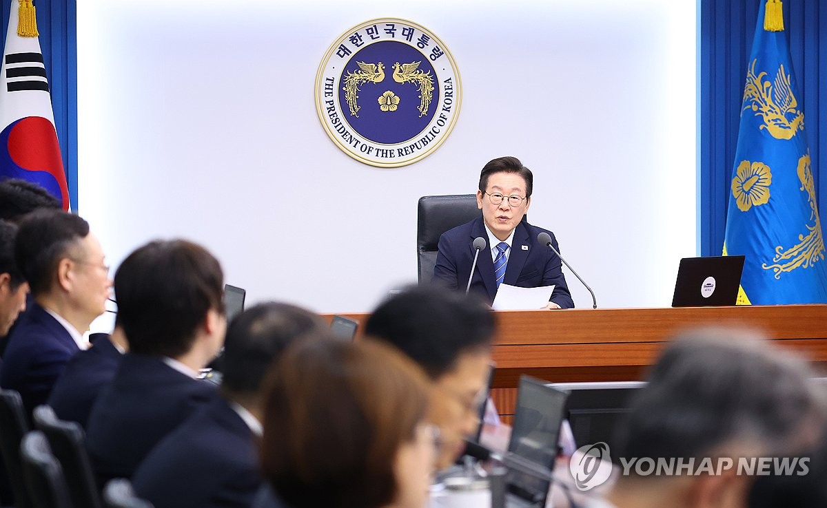 청년담당관 보고 받은 李대통령 "수석들보다 훨씬 발표 잘한다"(종합)