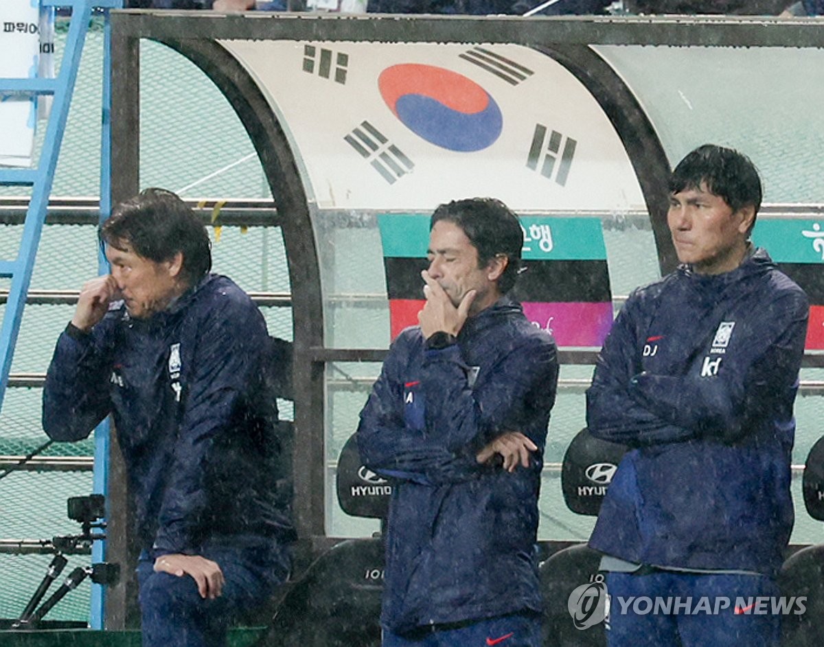 침울한 한국 벤치