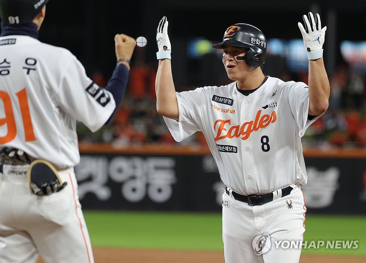 '10안타 9타점' 한화 클린업…삼성은 김영웅 고의볼넷 작전에 침묵