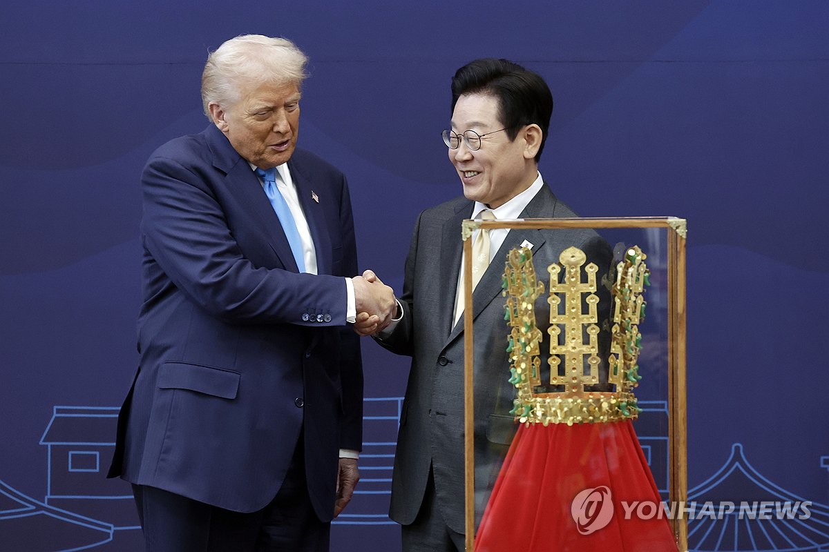 '천마총 금관 모형'과 한미 정상